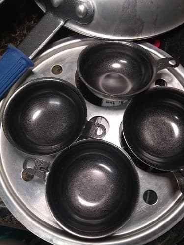 Wear.Ever 3 Piece Set: /4pc Egg Poacher /8" Frying Pan / Lid - Thumbnail 2