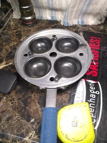 Wear.Ever 3 Piece Set: /4pc Egg Poacher /8" Frying Pan / Lid - Thumbnail 8