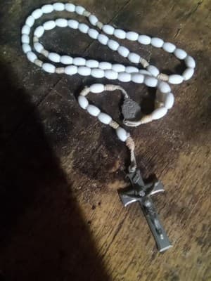 2 Necklaces With Jesus On The Cross. - Thumbnail 2