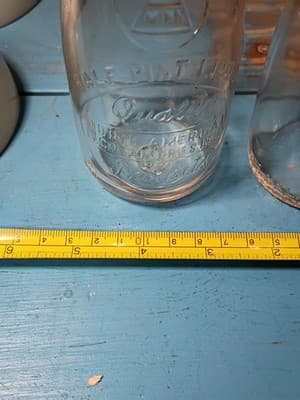 Set of 2 Vintage Half Pint Glass Milk Bottles - Borden’s & Quality - Thumbnail 4