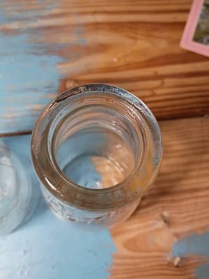 Set of 2 Vintage Half Pint Glass Milk Bottles - Borden’s & Quality - Thumbnail 5