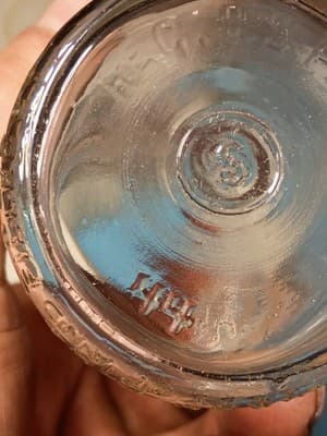 Set of 2 Vintage Half Pint Glass Milk Bottles - Borden’s & Quality - Thumbnail 12