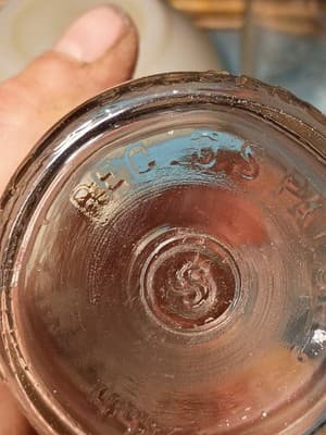 Set of 2 Vintage Half Pint Glass Milk Bottles - Borden’s & Quality - Thumbnail 11