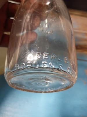 Set of 2 Vintage Half Pint Glass Milk Bottles - Borden’s & Quality - Thumbnail 7