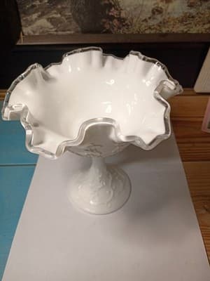 Large 8.5" Fenton Silver Crest Milk Glass Spanish Lace Fruit Bowl Ruffled Edge - Thumbnail 2