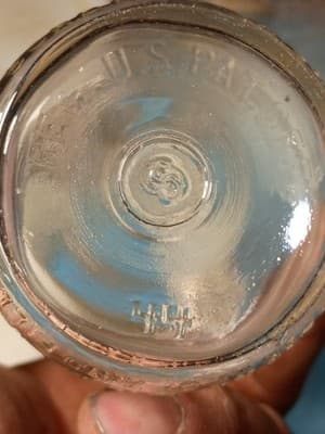 Set of 2 Vintage Half Pint Glass Milk Bottles - Borden’s & Quality - Thumbnail 10