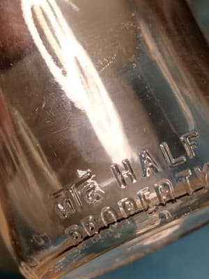 Set of 2 Vintage Half Pint Glass Milk Bottles - Borden’s & Quality - Thumbnail 13