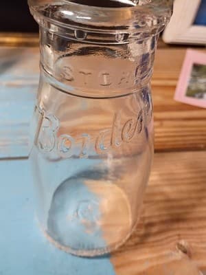Set of 2 Vintage Half Pint Glass Milk Bottles - Borden’s & Quality - Thumbnail 6