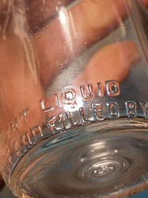 Set of 2 Vintage Half Pint Glass Milk Bottles - Borden’s & Quality - Thumbnail 16