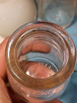 Set of 2 Vintage Half Pint Glass Milk Bottles - Borden’s & Quality - Thumbnail 17