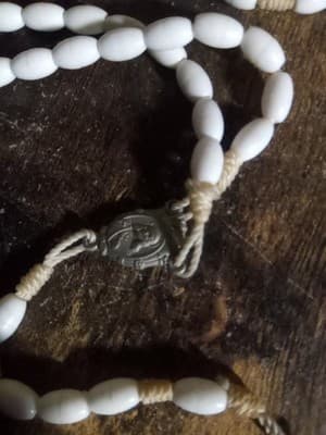 2 Necklaces With Jesus On The Cross. - Thumbnail 5