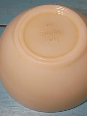 Vintage Fire-King Ivory Milk Glass Mixing Nesting Bowls - Set of 2 - No Chips - Thumbnail 6