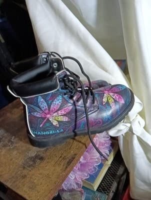 Shangri-La Pot Leaf Boots Size 39 - Image 1