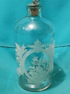 French Vintage 500ml Etched Floral Glass Decanter - Ring Pull Stopper -... - Thumbnail 5