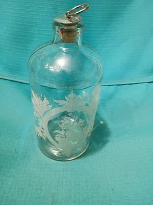 French Vintage 500ml Etched Floral Glass Decanter - Ring Pull Stopper -... - Thumbnail 2