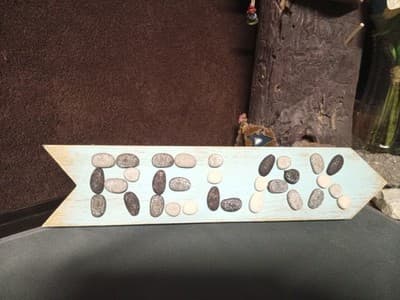 Nautical Style Wooden Sign With Beach Pebbles "Relax". § - Image 1