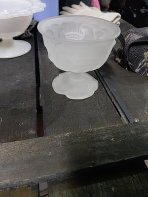 1979 Avon Flowerfrost Collection Sherbert Glass holder - Flowerfrost Strawberry - Image 1