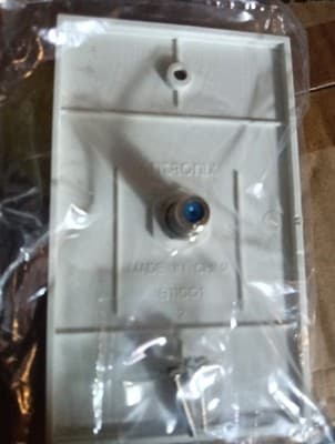 Aneronix Lot Of 24 WPW-81B White Coax Wall Plates V M23 - Image 1