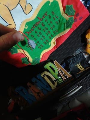 Winnie The Pooh Hanging Holiday Calendar/ Hunny Pot Day Of The Month Pointer😁 - Thumbnail 4