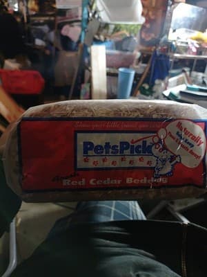 Pets Pick Easy Red Cedar Bedding 1200 Cubic Inches (20 Liters) - Thumbnail 2