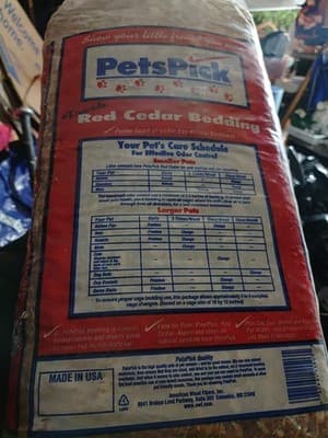 Pets Pick Easy Red Cedar Bedding 1200 Cubic Inches (20 Liters) - Thumbnail 3