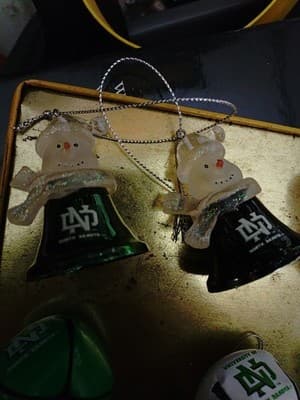 Lot Of UND Holiday Ornaments/ Extra Pieces Also. 11 Extra. 6 That Say UND - Thumbnail 2