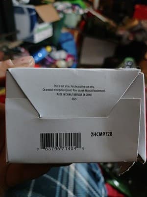 Hallmark Harry Potter HOGWARTS CREST Wizarding World Christmas 2021 Ornament - Thumbnail 2