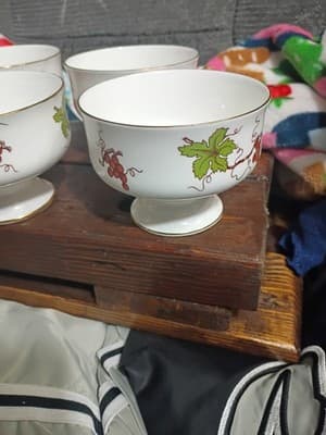 Set of 6 Vintage Royal Victoria Fine Bone China England Grape Vine Dessert Bowls - Thumbnail 5