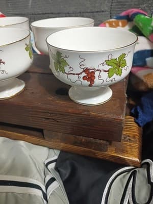 Set of 6 Vintage Royal Victoria Fine Bone China England Grape Vine Dessert Bowls - Thumbnail 4