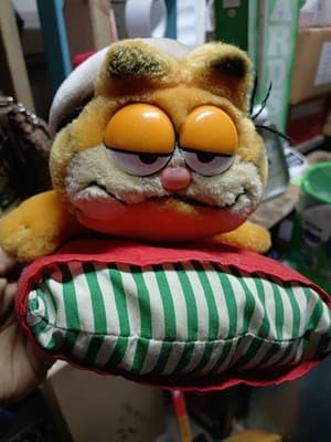 VINTAGE 1983 DAKIN GARFIELD CHRISTMAS DECEMBER 26 STUFFED ANIMAL PLUSH - Thumbnail 2