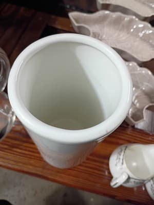 Haeger Pottery White 9" Cylindrical Vase - Model 917-00 (2001) - Thumbnail 3