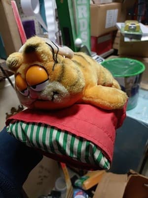 VINTAGE 1983 DAKIN GARFIELD CHRISTMAS DECEMBER 26 STUFFED ANIMAL PLUSH - Thumbnail 3