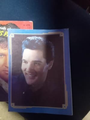 2 Magazines Featuring Elvis On The Cover - Thumbnail 5