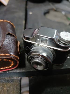 Vintage Subminiature Camera 14mmx14mm Exposures on 16mm Roll Film Case - Thumbnail 2