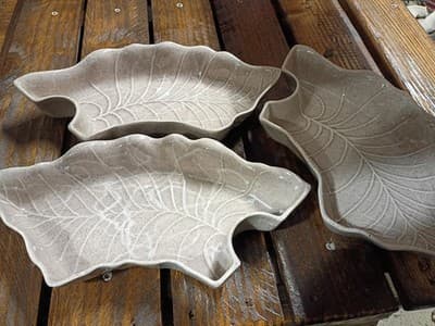 Vintage California Originals USA Pottery #2855 Leaf Trays - Set of 3 - MCM Speck - Thumbnail 5