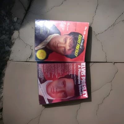 2 Magazines Featuring Elvis On The Cover - Image 1