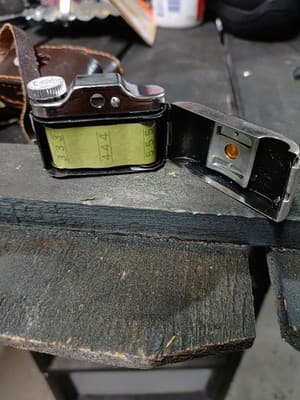 Vintage Subminiature Camera 14mmx14mm Exposures on 16mm Roll Film Case - Thumbnail 9