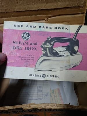 VINTAGE 1960s General Electric GE F60 Steam & Dry Iron w/ Original Box & Inserts - Thumbnail 11