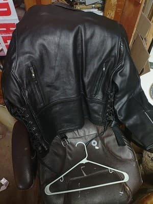 Black Leather Motorcycle Jacket /Size 52 /Made In Pakistan /Excellent Condition - Thumbnail 6