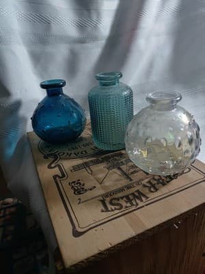 3 Decorative Small Vases . Colored Glass - Image 1