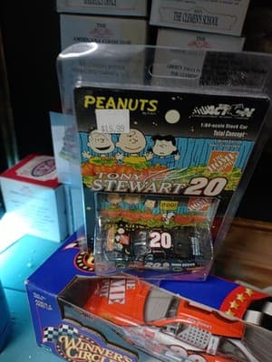 Lot Of 3 Tony Stewart #20 Collectables - Thumbnail 4