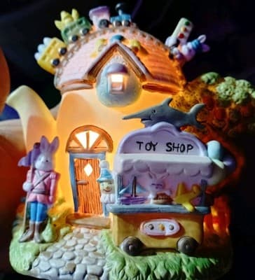 Vintage Easter Jubilee Kmart Porcelain Teapot House 'Toy Shop' Lighted Excellent - Thumbnail 3