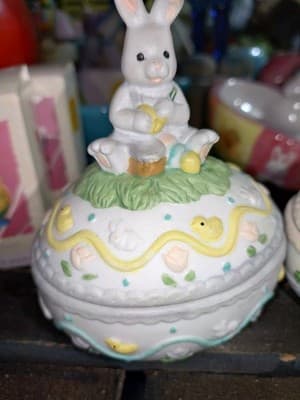 VINTAGE Ceramic Easter Bunny Rabbit Trinket Boxes Covered Dishes (PAIR OF 2)... - Thumbnail 5