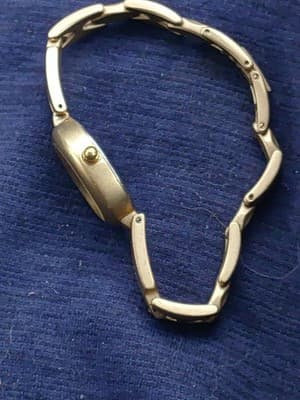 Woman's Guess Watch With A Gold Tone - Thumbnail 5