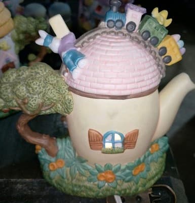 Vintage Easter Jubilee Kmart Porcelain Teapot House 'Toy Shop' Lighted Excellent - Thumbnail 7