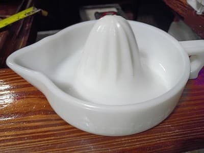 Vintage Sunkist Milk Glass Juice Reamer McKee Glass Pat 68764 1920s Kitchenware - Thumbnail 2