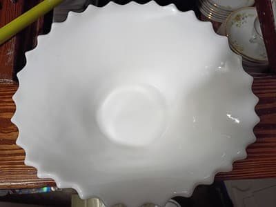 Vintage Fenton White Milk Glass Hobnail Bowl 10" Sawtooth Edge Sunburst - Thumbnail 2