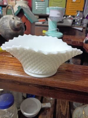 Vintage Fenton White Milk Glass Hobnail Bowl 10" Sawtooth Edge Sunburst - Thumbnail 4