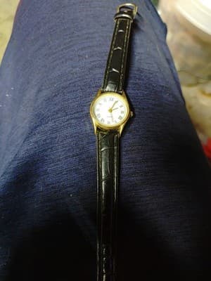 Fashion Watch Women Gold Tone White Dial Black Leather Band New Battery 7.5" - Image 1