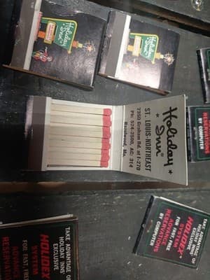 Lot of 20 Vintage Holiday Inn St. Louis-Northeast Matchbooks Unstruck Full NOS - Thumbnail 2